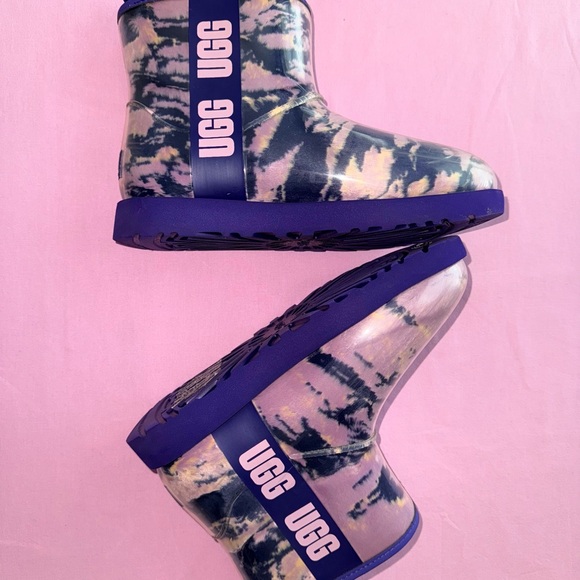 UGG Classic Clear Mini Marble
Boot | Size 8 EUC - Picture 13 of 14